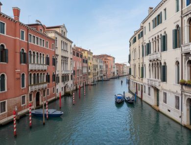 Venezia in inverno: itinerari romantici tra calli silenziose, bacari e tradizioni natalizie