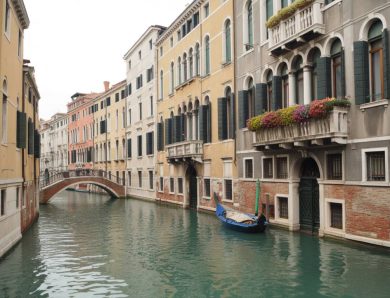 Venezia in primavera: itinerari tra giardini segreti, feste tradizionali e scorci fioriti